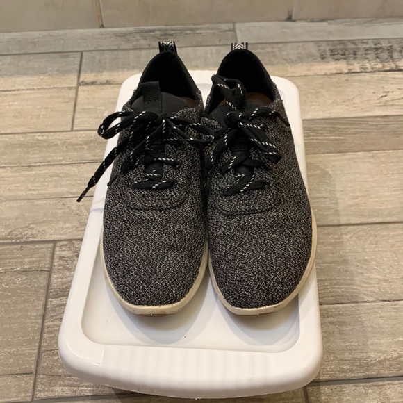 Tom’s Black Casual Tennis Shoe - Picture 1 of 6